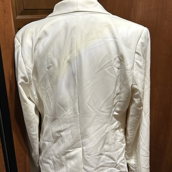 White - Picture 5 of 5